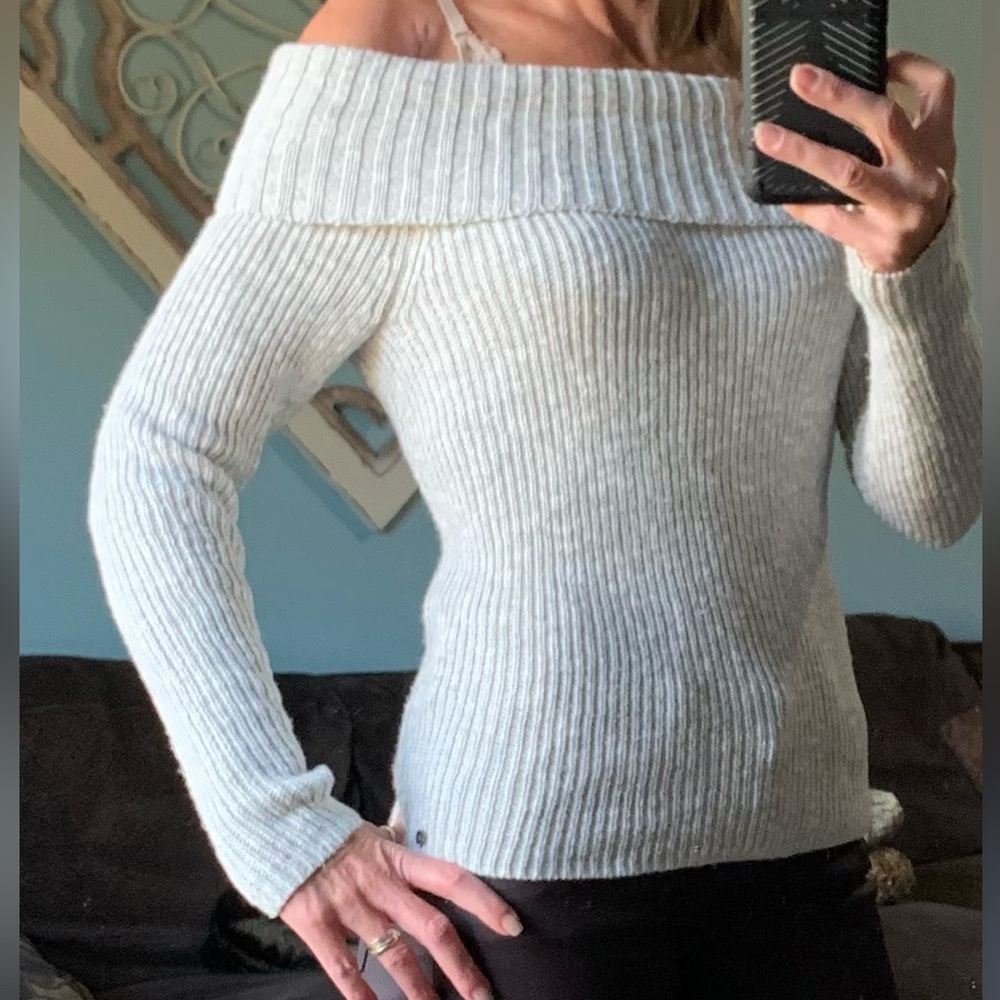 Hollister off shoulder sweater size M
